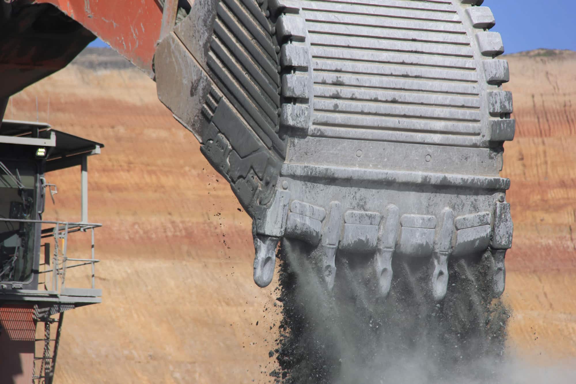 Full bucket GET protection for mining machinery